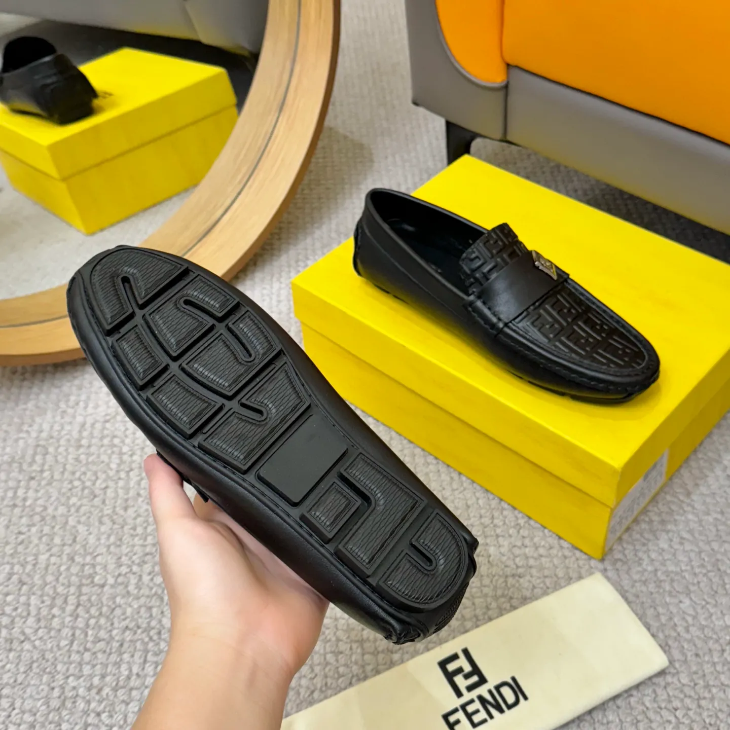 Men's shoes 💰420 [FENDI Fendi] 2⃣️0⃣️2⃣️5️⃣New Milan men's fashion lazy catwalk style ✅ fashionable casual beanie shoes, imported calfskin fabric, super smooth texture, sweat-absorbent and breathable, (sheepskin lining). Metal LOGO on the shoe body, Medusa avatar, irregular avatar, high-end craftsmanship logo✅ French Loft set foot design style 👟Low-key and elegant, great on-foot effect... Men's shoe size: 38-46 (4-12)